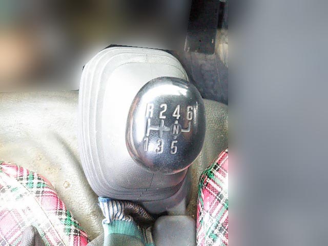 いすゞエルフ穴掘建柱車小型（2t・3t）[写真29]