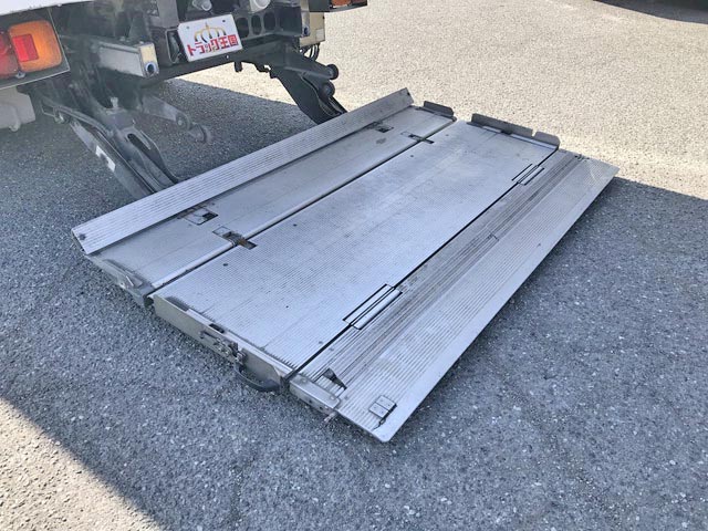 日野レンジャー冷凍車（冷蔵車）中型（4t）[写真17]