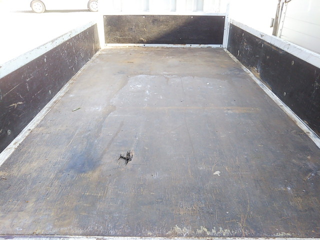 いすゞエルフ平ボディ小型（2t・3t）[写真12]