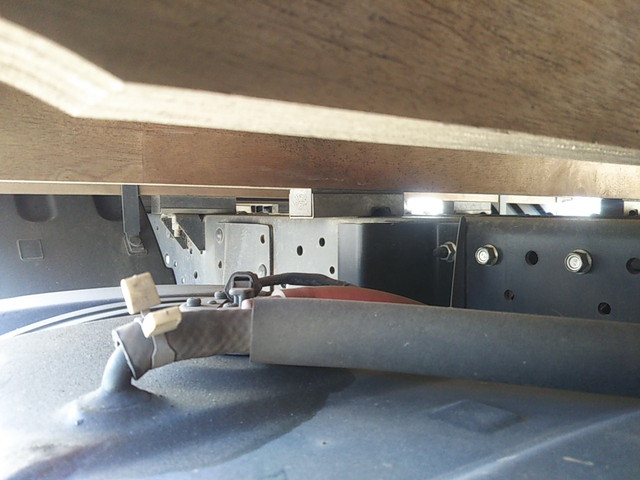 いすゞエルフ平ボディ小型（2t・3t）[写真17]