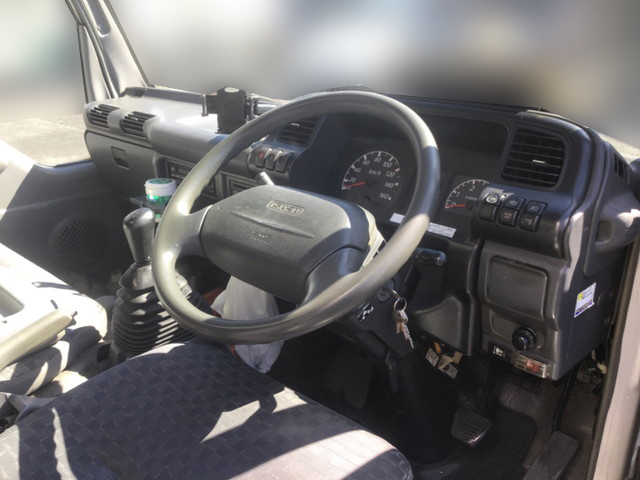 いすゞエルフアルミバン小型（2t・3t）[写真15]