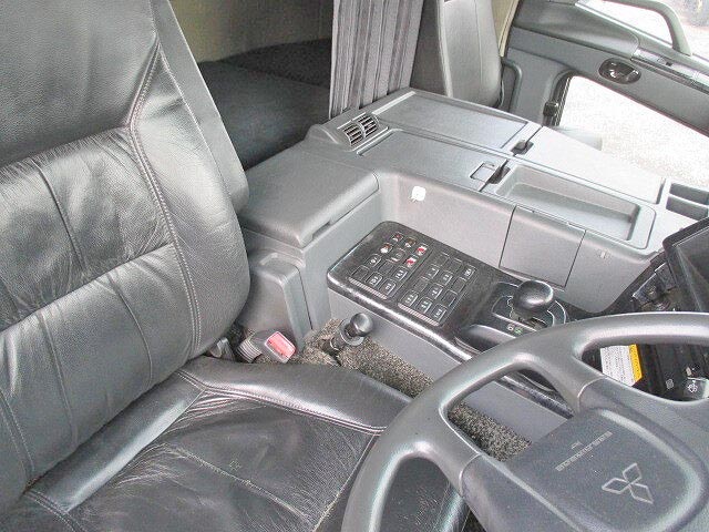 三菱ふそうスーパーグレートアルミウイング大型（10t）[写真12]