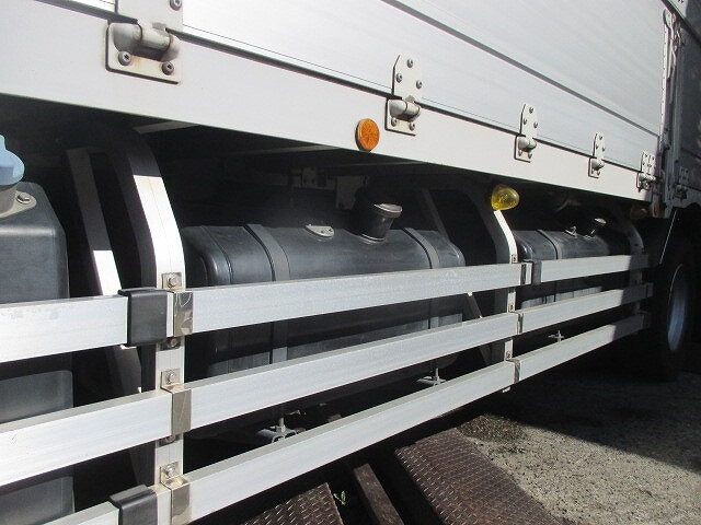 三菱ふそうスーパーグレートアルミウイング大型（10t）[写真24]