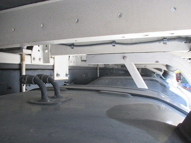 三菱ふそうスーパーグレートアルミウイング大型（10t）[写真25]