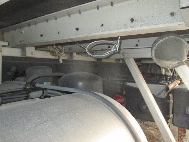 三菱ふそうスーパーグレートアルミウイング大型（10t）[写真30]