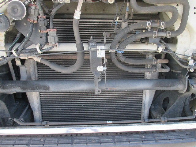 三菱ふそうスーパーグレートアルミウイング大型（10t）[写真33]