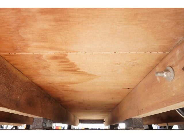 いすゞエルフ平ボディ小型（2t・3t）[写真17]