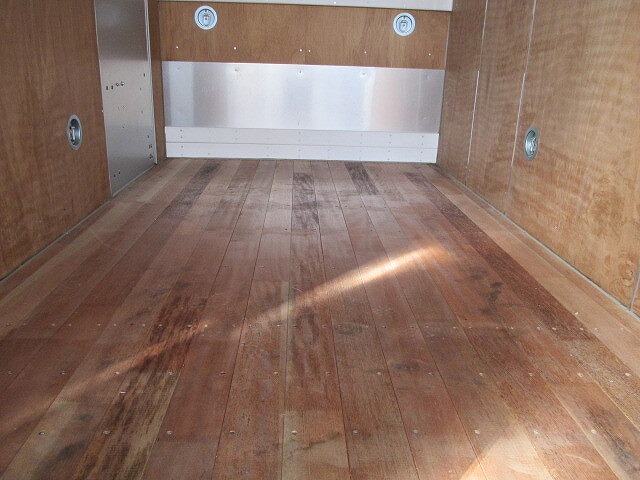 いすゞエルフアルミバン小型（2t・3t）[写真11]