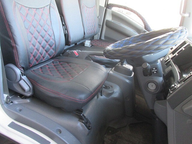 いすゞエルフアルミバン小型（2t・3t）[写真17]