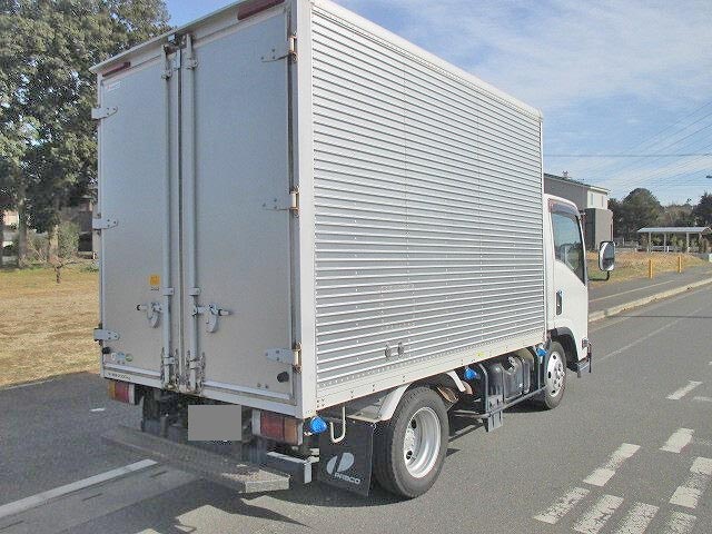 いすゞエルフアルミバン小型（2t・3t）[写真04]