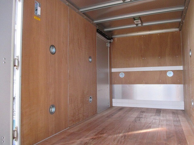 いすゞエルフアルミバン小型（2t・3t）[写真09]