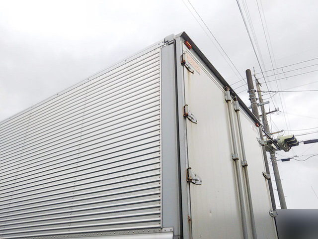 日野プロフィアアルミウイング大型（10t）[写真02]