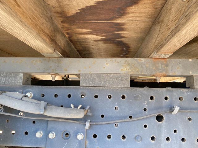 いすゞエルフ平ボディ小型（2t・3t）[写真24]