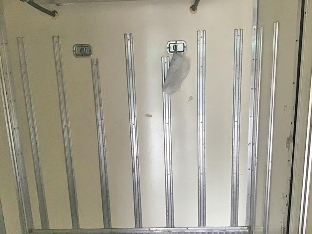 いすゞエルフ冷凍車（冷蔵車）小型（2t・3t）[写真12]