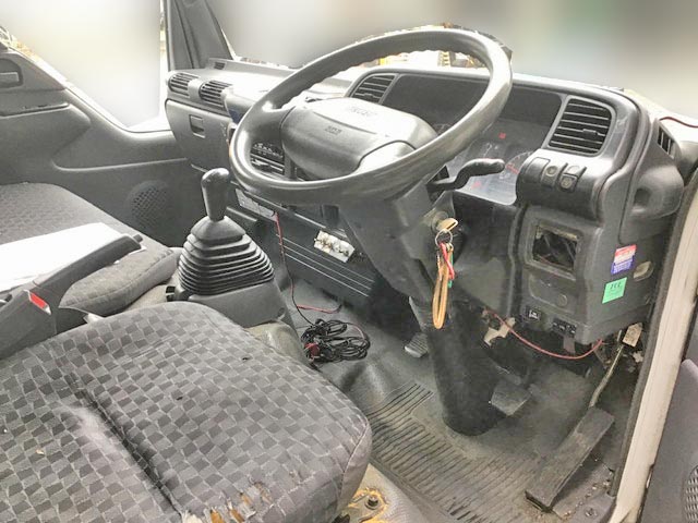 いすゞエルフ冷凍車（冷蔵車）小型（2t・3t）[写真25]