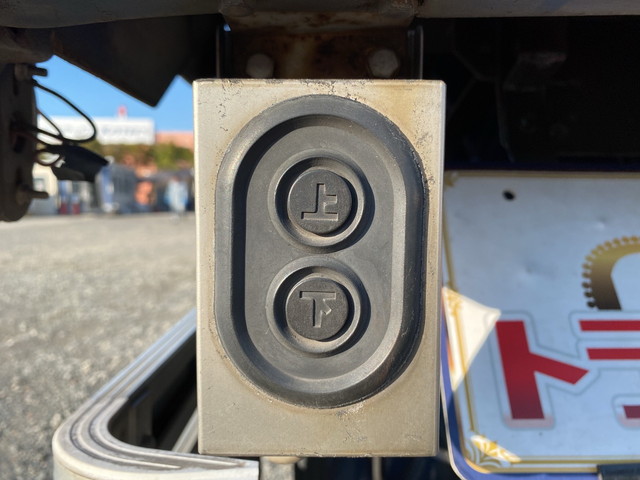 いすゞギガアルミウイング大型（10t）[写真18]