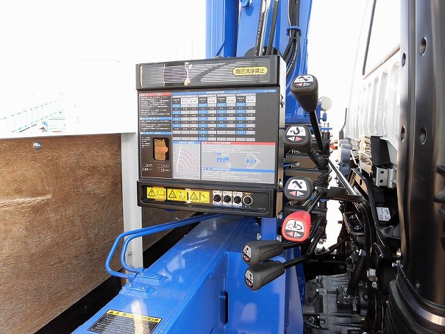 三菱ふそうファイタークレーン5段中型（4t）[写真07]