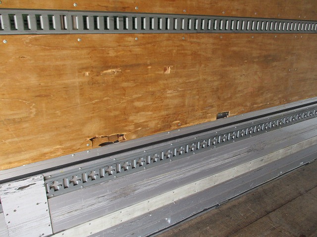 日野レンジャーアルミウイング中型（4t）[写真14]