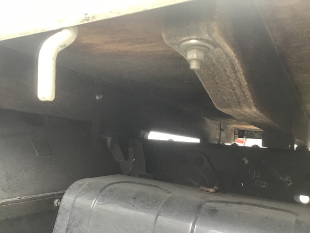 いすゞエルフ平ボディ小型（2t・3t）[写真09]