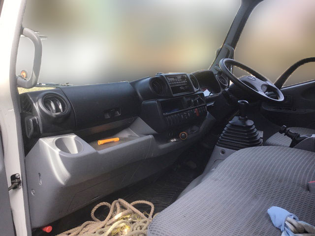 日野デュトロ平ボディ小型（2t・3t）[写真26]