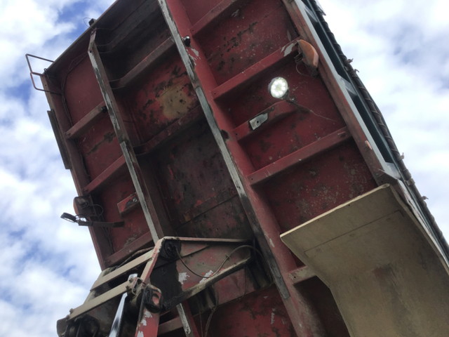 日野プロフィアダンプ大型（10t）[写真09]