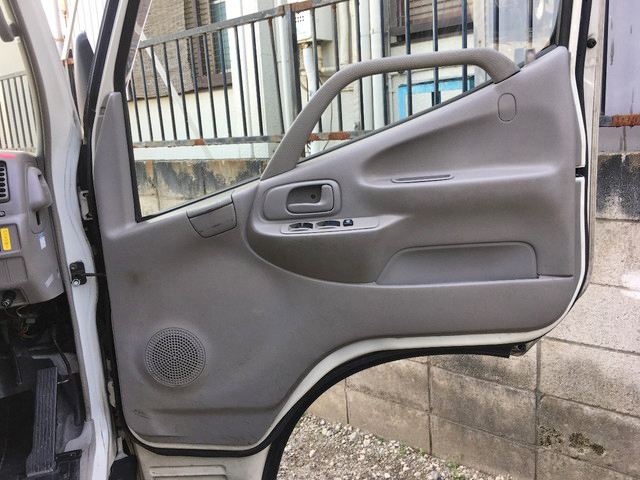 日野デュトロアルミバン小型（2t・3t）[写真30]
