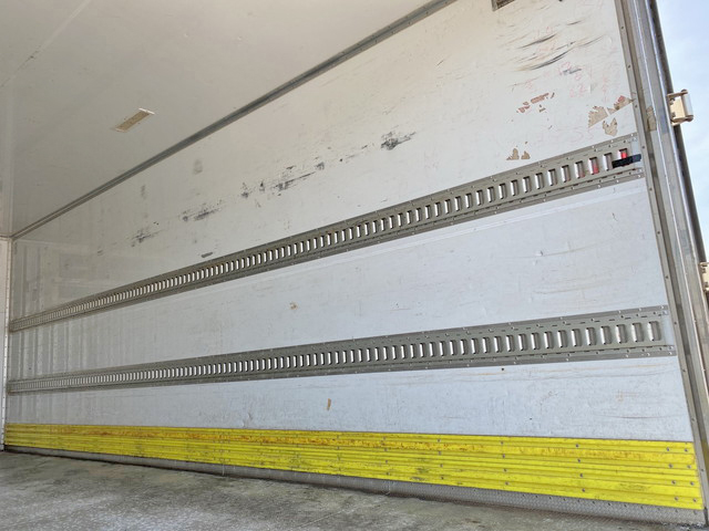 いすゞフォワード冷凍車（冷蔵車）中型（4t）[写真14]