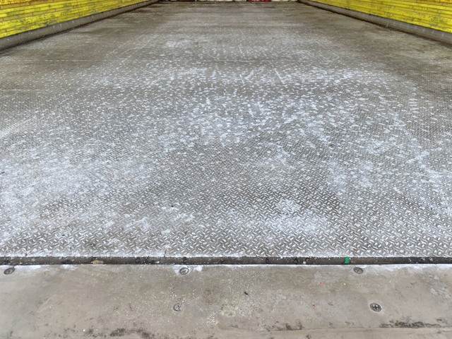 いすゞフォワード冷凍車（冷蔵車）中型（4t）[写真15]