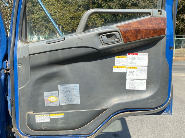 三菱ふそうファイターアームロール中型（4t）[写真23]