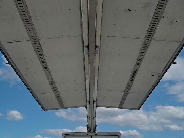 三菱ふそうキャンターアルミウイング小型（2t・3t）[写真13]