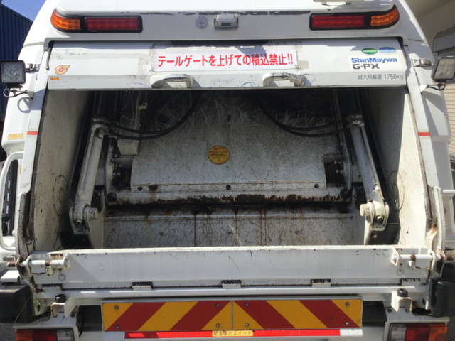 三菱ふそうファイターパッカー車（塵芥車）中型（4t）[写真05]