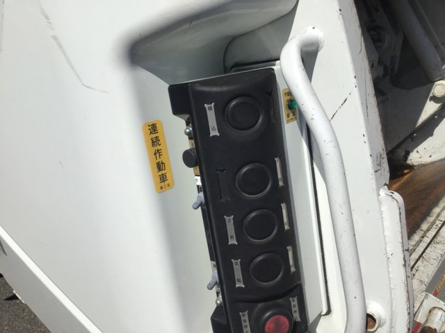 三菱ふそうファイターパッカー車（塵芥車）中型（4t）[写真06]