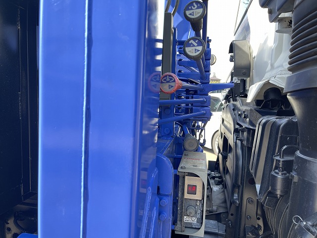 日野レンジャーセルフクレーン4段増トン（6t・8t）[写真21]