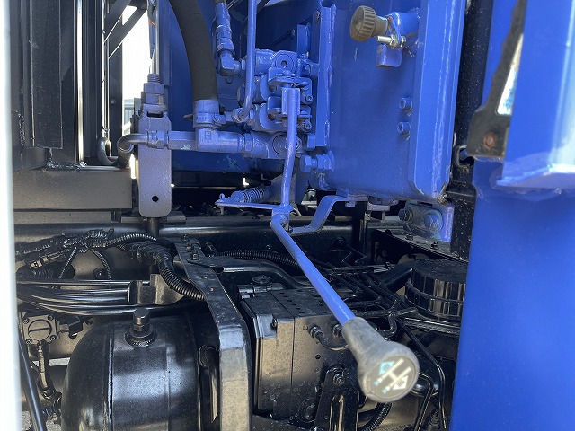 日野レンジャーセルフクレーン4段増トン（6t・8t）[写真22]