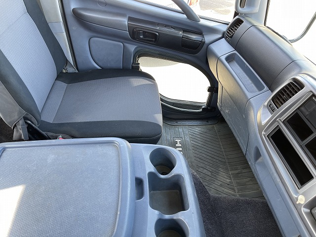 日野レンジャーセルフクレーン4段増トン（6t・8t）[写真32]