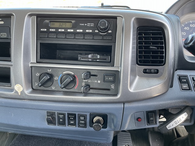 日野レンジャーセルフクレーン4段増トン（6t・8t）[写真35]