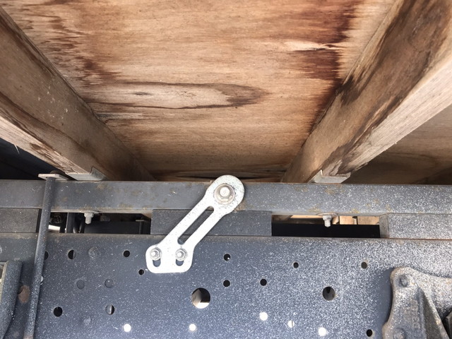 いすゞエルフ平ボディ小型（2t・3t）[写真18]