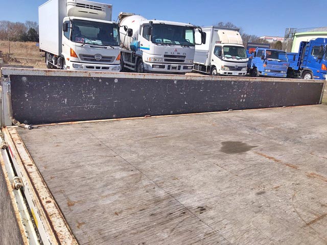 三菱ふそうキャンター平ボディ小型（2t・3t）[写真11]