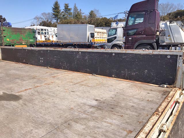 三菱ふそうキャンター平ボディ小型（2t・3t）[写真13]