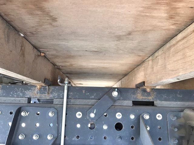 三菱ふそうキャンター平ボディ小型（2t・3t）[写真26]