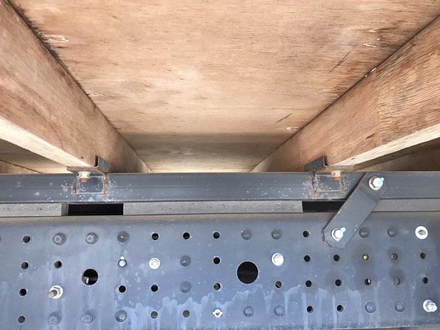 三菱ふそうキャンター平ボディ小型（2t・3t）[写真28]