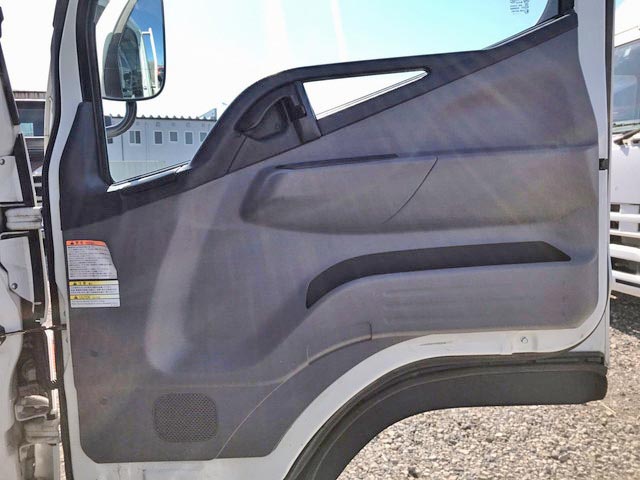 三菱ふそうキャンター平ボディ小型（2t・3t）[写真30]