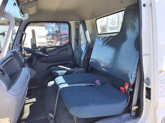 三菱ふそうキャンター平ボディ小型（2t・3t）[写真32]