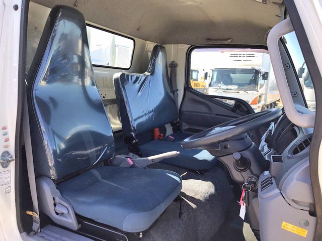 三菱ふそうキャンター平ボディ小型（2t・3t）[写真34]