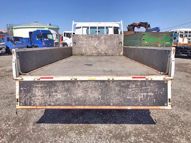 三菱ふそうキャンター平ボディ小型（2t・3t）[写真09]