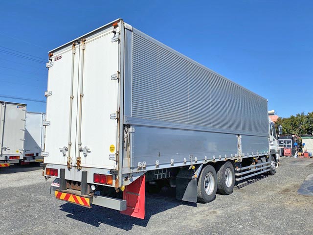 いすゞギガアルミウイング大型（10t）[写真02]