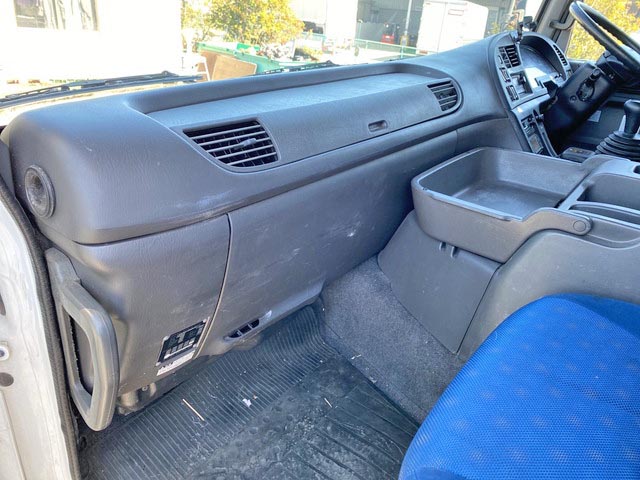 いすゞギガアルミウイング大型（10t）[写真26]