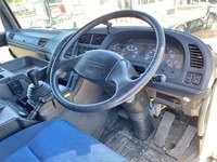 いすゞギガアルミウイング大型（10t）[写真29]