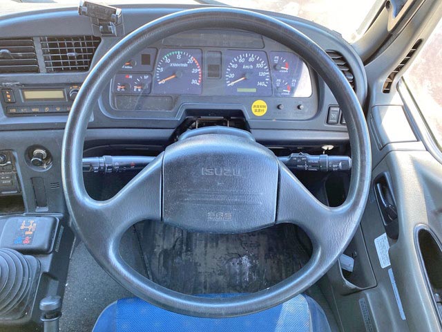 いすゞギガアルミウイング大型（10t）[写真34]