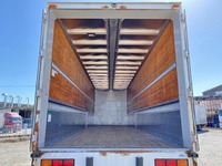 いすゞギガアルミウイング大型（10t）[写真09]